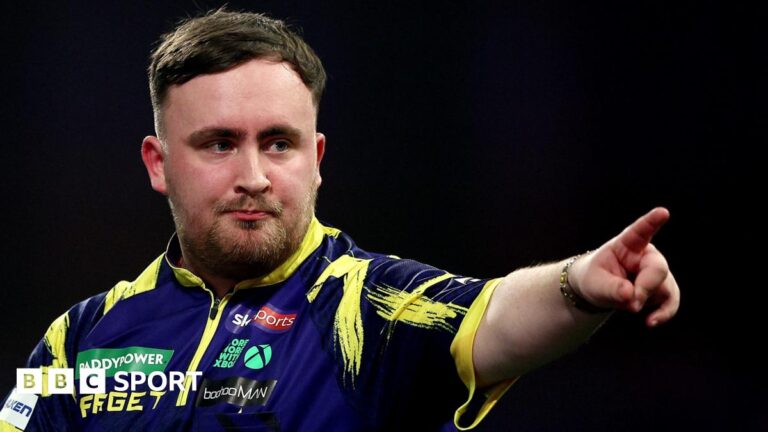 PDC World Darts Championship: Luke Littler wins but Stephen Bunting out in third round Luke Littler celebrates