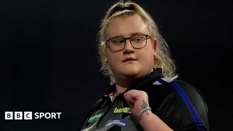 Beau Greaves beats Michael Smith to become first woman to win a PDC title Beau Greaves clenches her fist