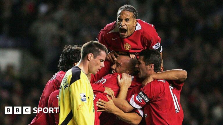 Manchester United players celebrate next to Jamie Carragher