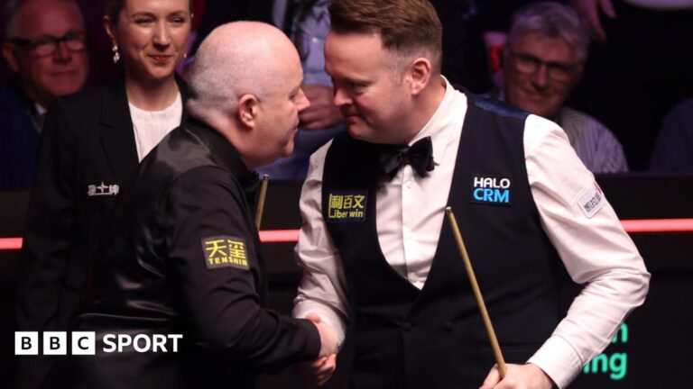 John Higgins misses out on final after thriller with Murphy John Higgins congratulates Shaun Murphy