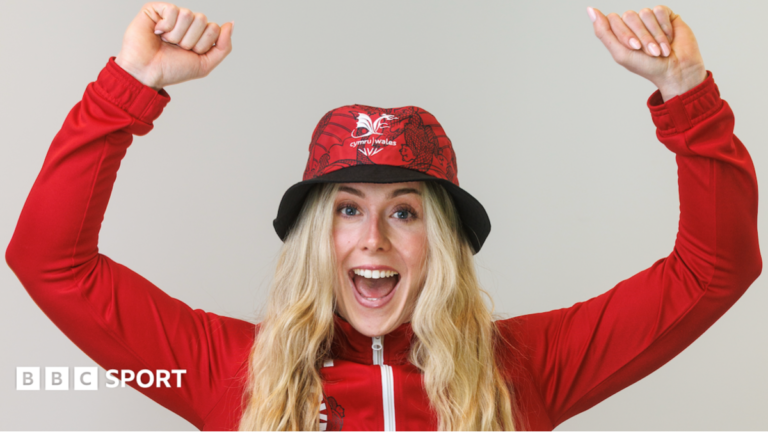 Emma Finucane wearing a bucket hat at Wales' kitting out day