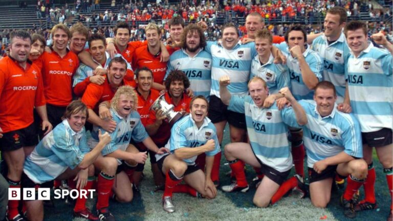 Wales players, some in red Wales shirts and some in blue and white Argentina jerseys, pose together on the pitch on the 2004 tour of Argentina.