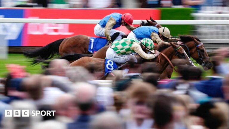 Daiquiri Bay battles Hopewell Rock and Opportunity in a sprint finish in the Ebor Handicap at York