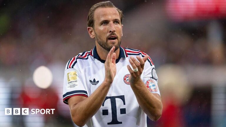 Harry Kane applauds Bayern Munich fans