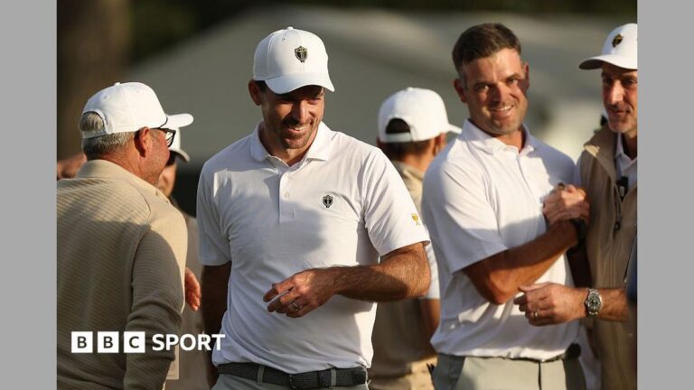 President’s Cup: Internationals hold three-point lead after resisting United States fightback Canada's Corey Conners (centre) saved par on the 18th
