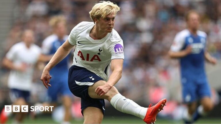 Tottenham news: Lucas Bergvall signs new deal, three months after asking to leave Lucas Bergvall shoots