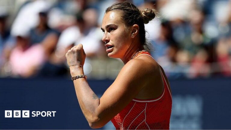 US Open 2026 results: Aryna Sabalenka fights back against Linda Noskova to keep title defence alive Aryna Sabalenka, wearing an orange sleeveless dress, stands side on and raises a clenched left fist