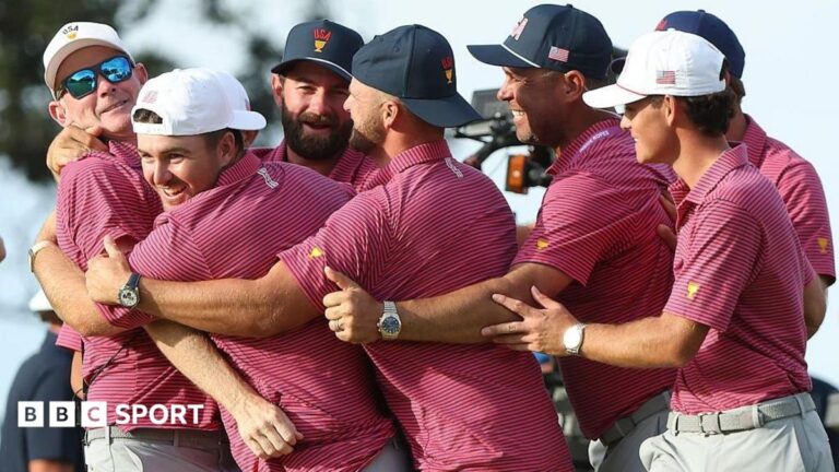 The US Presidents Cup team celebrating with captain  Brandt Snedeker