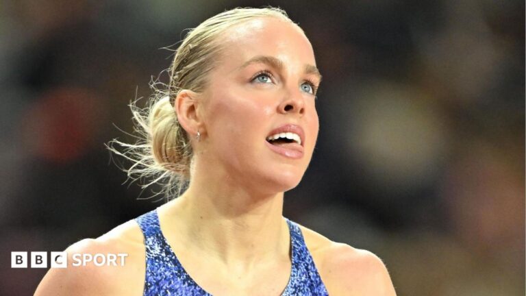 World Athletics Ultimate Championship: Keely Hodgkinson second to Audrey Werro despite recent hamstring tear Keely Hodgkinson and Femke Broeders-Bol congratulate Audrey Werro on her victory at the Ultimate Championship